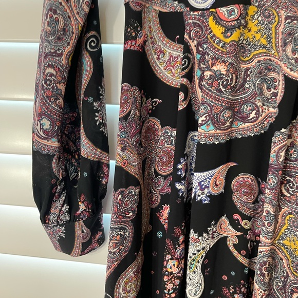 Elegant Paisley Maxi Dress - Picture 4 of 8